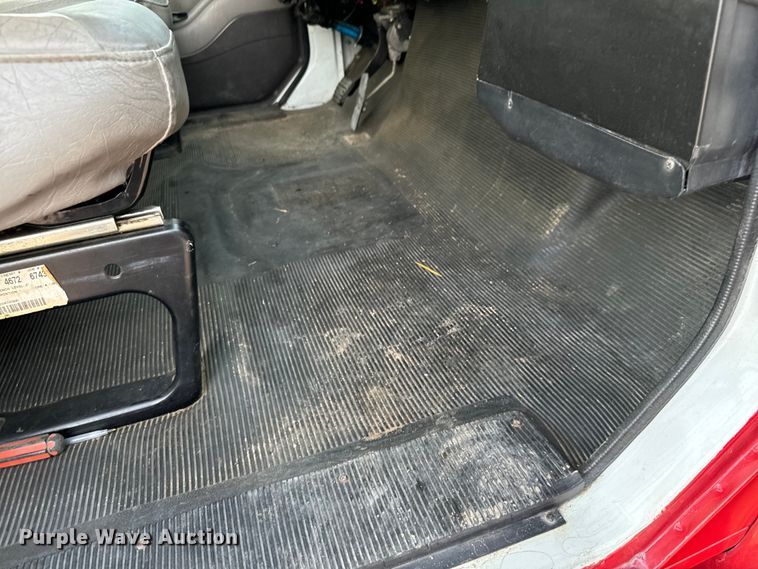 image for item DV2753 1999 International 4700 tanker fire truck