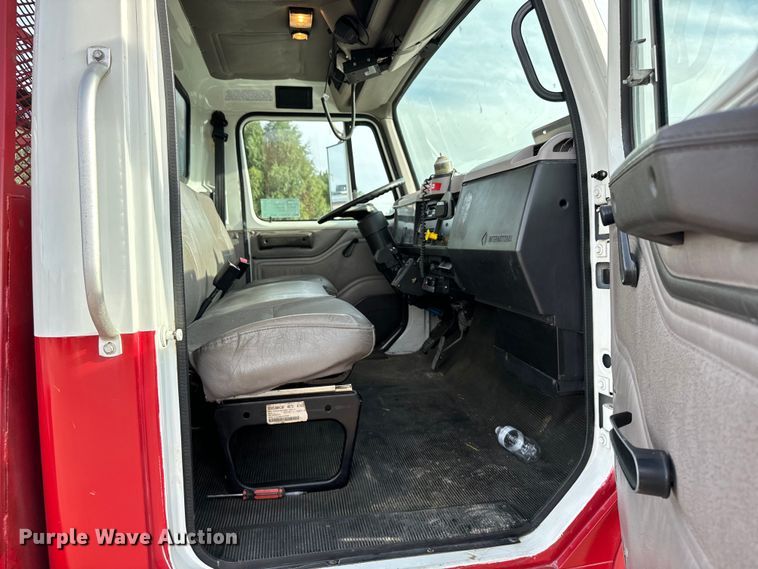 image for item DV2753 1999 International 4700 tanker fire truck