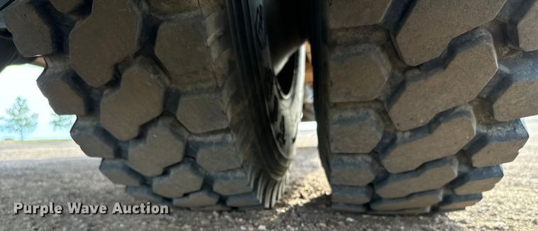 image for item DV2753 1999 International 4700 tanker fire truck