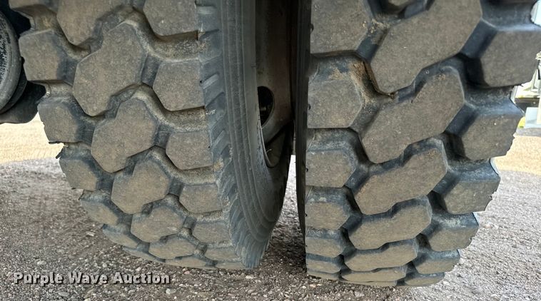 image for item DV2753 1999 International 4700 tanker fire truck