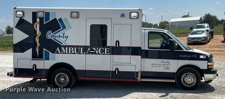 image for item DX1157 2016 Chevrolet  Express 4500 ambulance