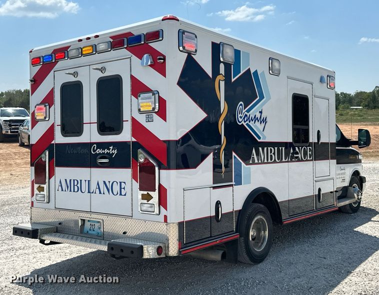 image for item DX1157 2016 Chevrolet  Express 4500 ambulance