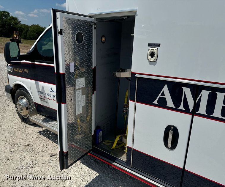 image for item DX1157 2016 Chevrolet  Express 4500 ambulance