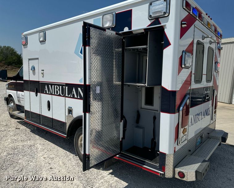 image for item DX1157 2016 Chevrolet  Express 4500 ambulance
