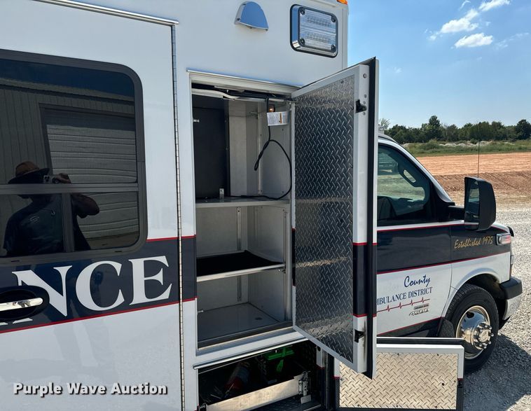 image for item DX1157 2016 Chevrolet  Express 4500 ambulance