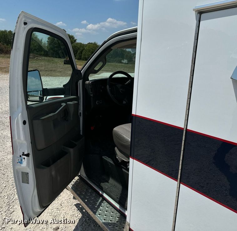 image for item DX1157 2016 Chevrolet  Express 4500 ambulance