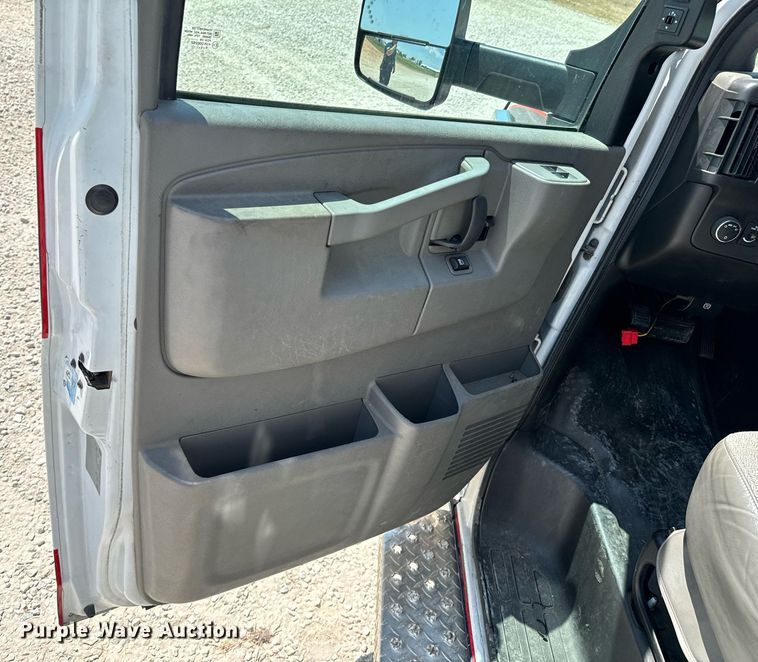 image for item DX1157 2016 Chevrolet  Express 4500 ambulance