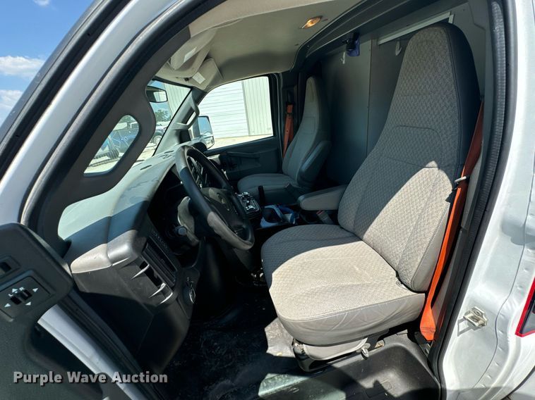 image for item DX1157 2016 Chevrolet  Express 4500 ambulance