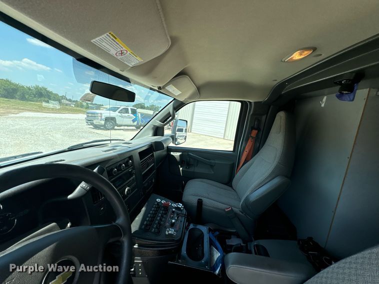 image for item DX1157 2016 Chevrolet  Express 4500 ambulance