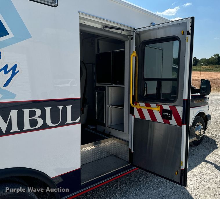 image for item DX1157 2016 Chevrolet  Express 4500 ambulance