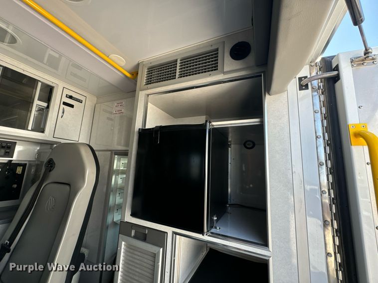 image for item DX1157 2016 Chevrolet  Express 4500 ambulance