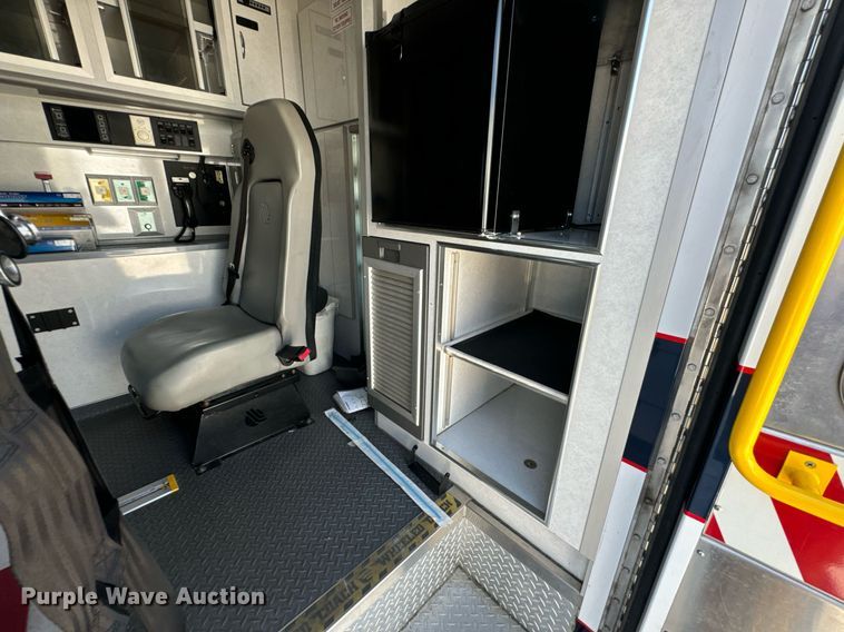 image for item DX1157 2016 Chevrolet  Express 4500 ambulance