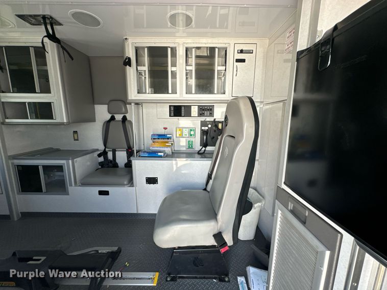 image for item DX1157 2016 Chevrolet  Express 4500 ambulance