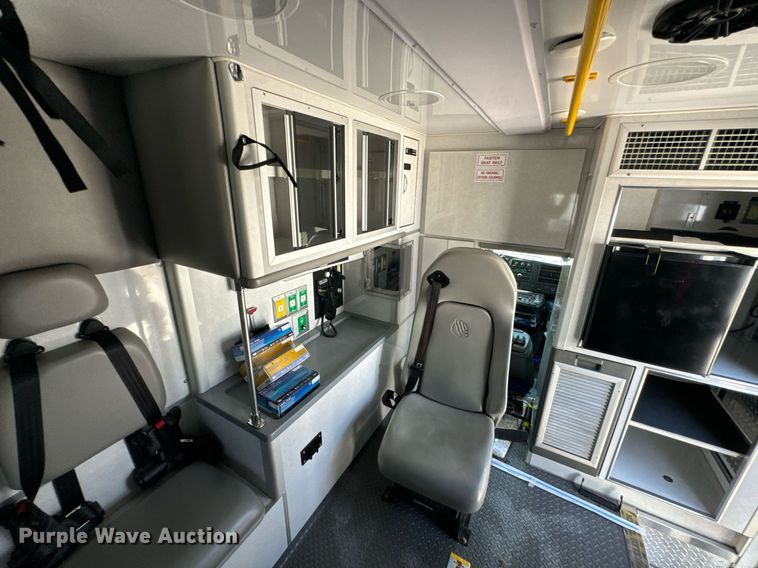 image for item DX1157 2016 Chevrolet  Express 4500 ambulance