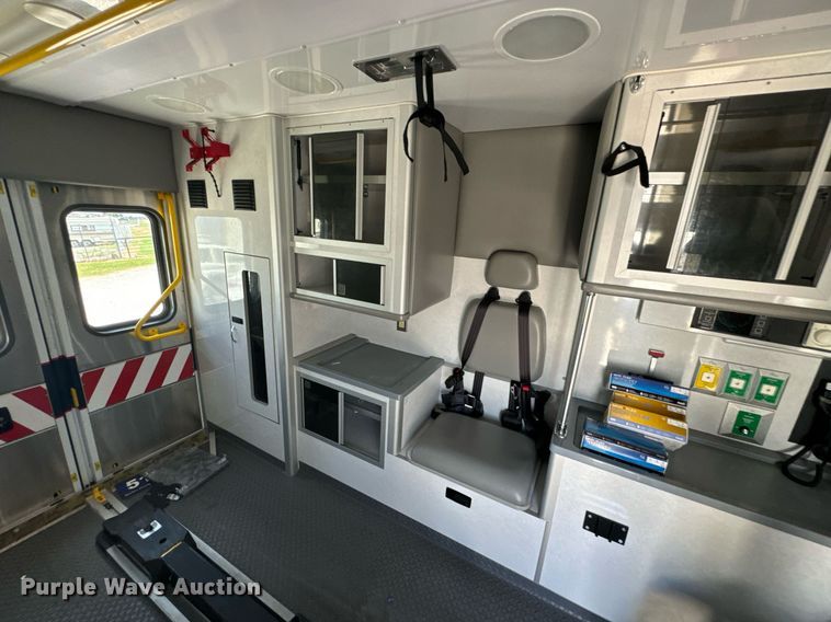 image for item DX1157 2016 Chevrolet  Express 4500 ambulance