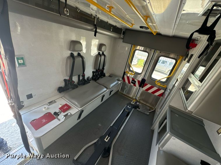 image for item DX1157 2016 Chevrolet  Express 4500 ambulance