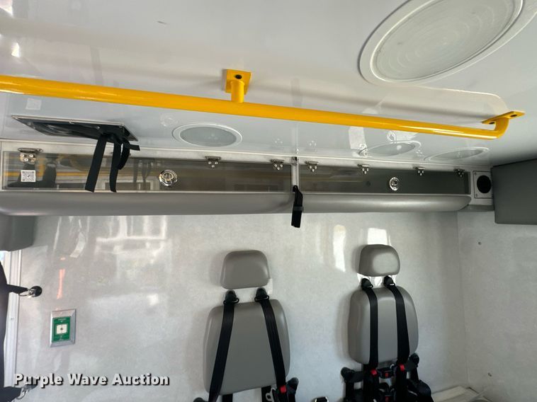 image for item DX1157 2016 Chevrolet  Express 4500 ambulance