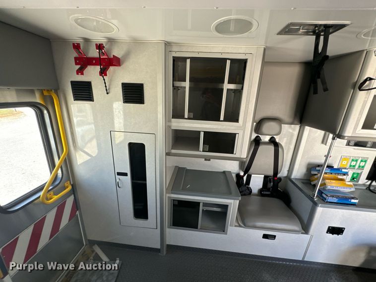 image for item DX1157 2016 Chevrolet  Express 4500 ambulance