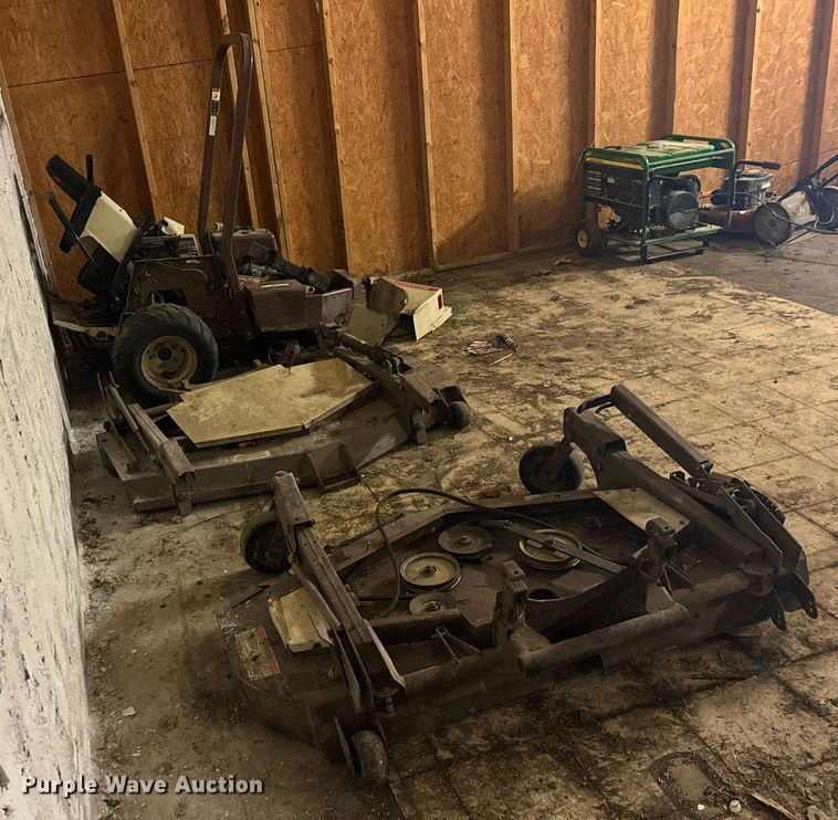 image for item DX1221 (4) Grasshopper 722D ZTR lawn mowers