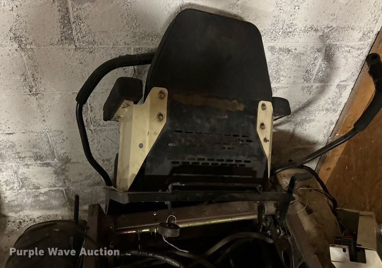 image for item DX1221 (4) Grasshopper 722D ZTR lawn mowers