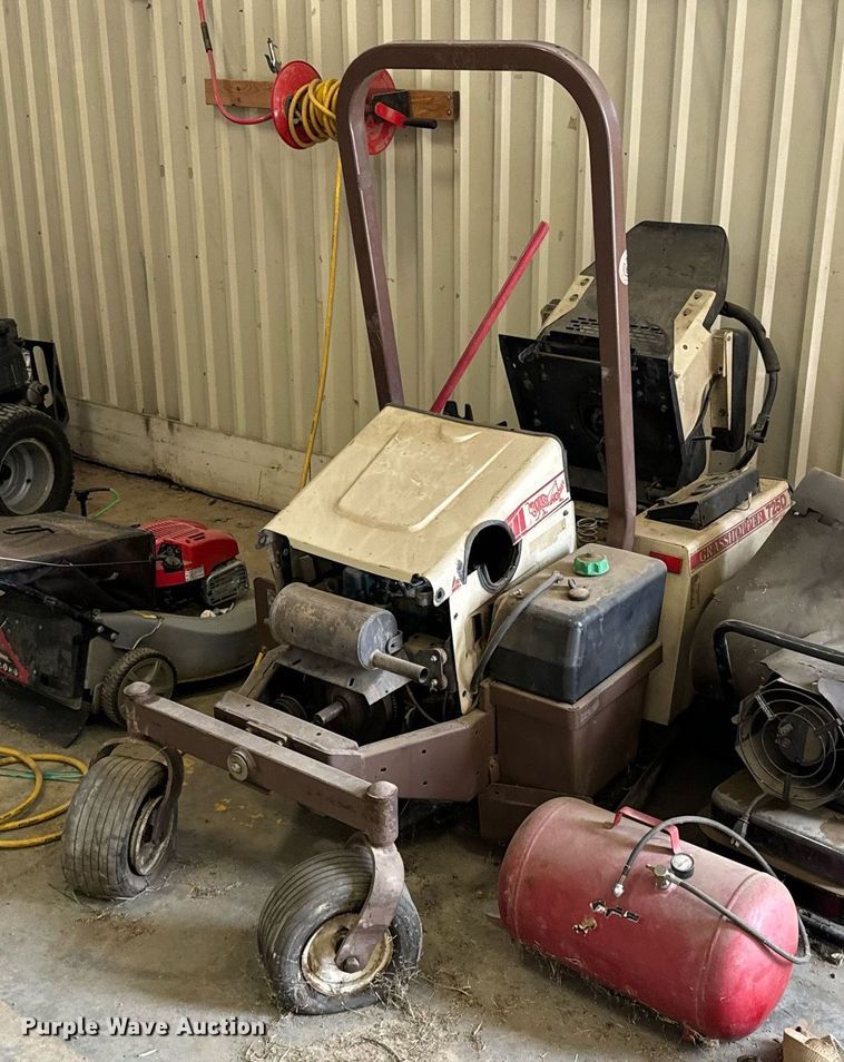 image for item DX1221 (4) Grasshopper 722D ZTR lawn mowers