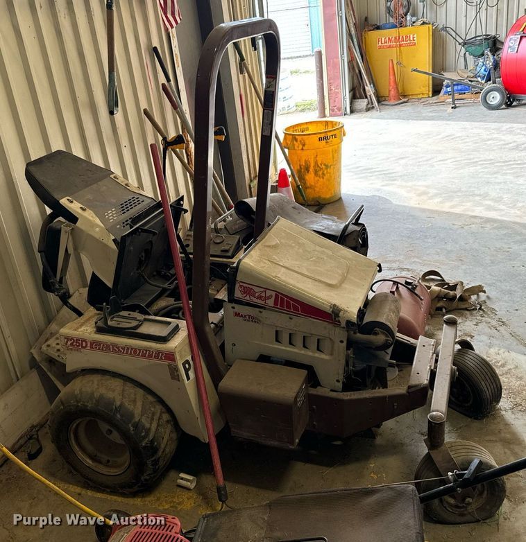 image for item DX1221 (4) Grasshopper 722D ZTR lawn mowers