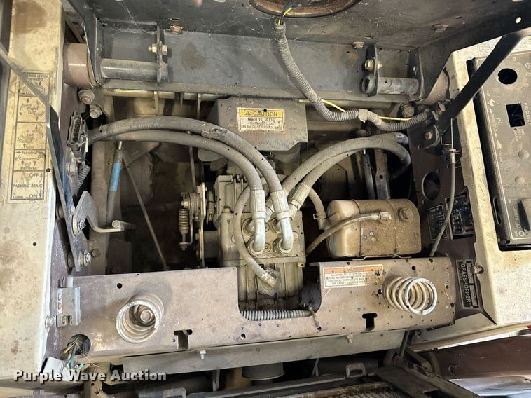 image for item DX1221 (4) Grasshopper 722D ZTR lawn mowers