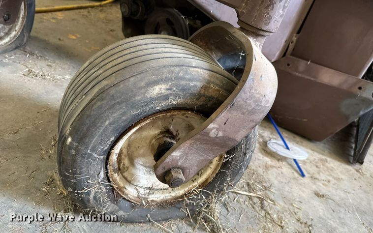 image for item DX1221 (4) Grasshopper 722D ZTR lawn mowers