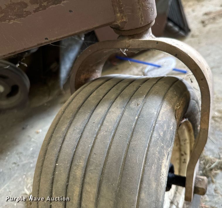 image for item DX1221 (4) Grasshopper 722D ZTR lawn mowers