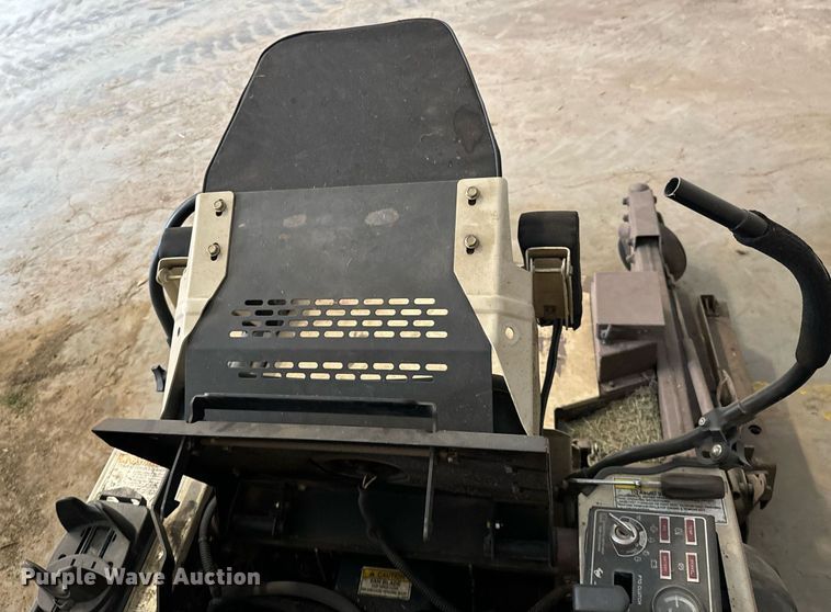 image for item DX1221 (4) Grasshopper 722D ZTR lawn mowers