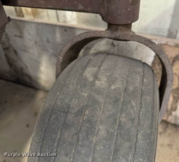 image for item DX1221 (4) Grasshopper 722D ZTR lawn mowers