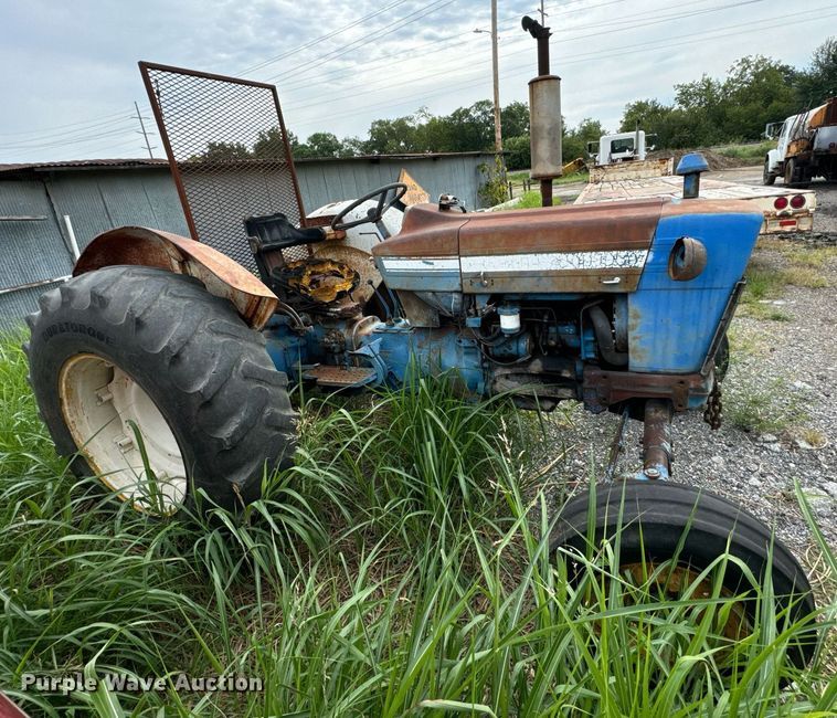 image for item DX1223 Ford 4000 tractor