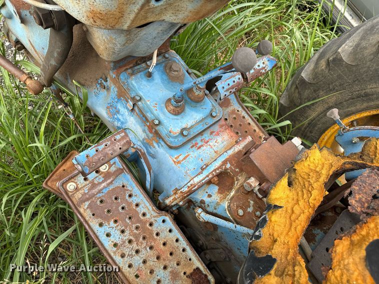 image for item DX1223 Ford 4000 tractor