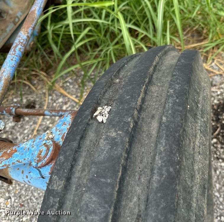 image for item DX1223 Ford 4000 tractor