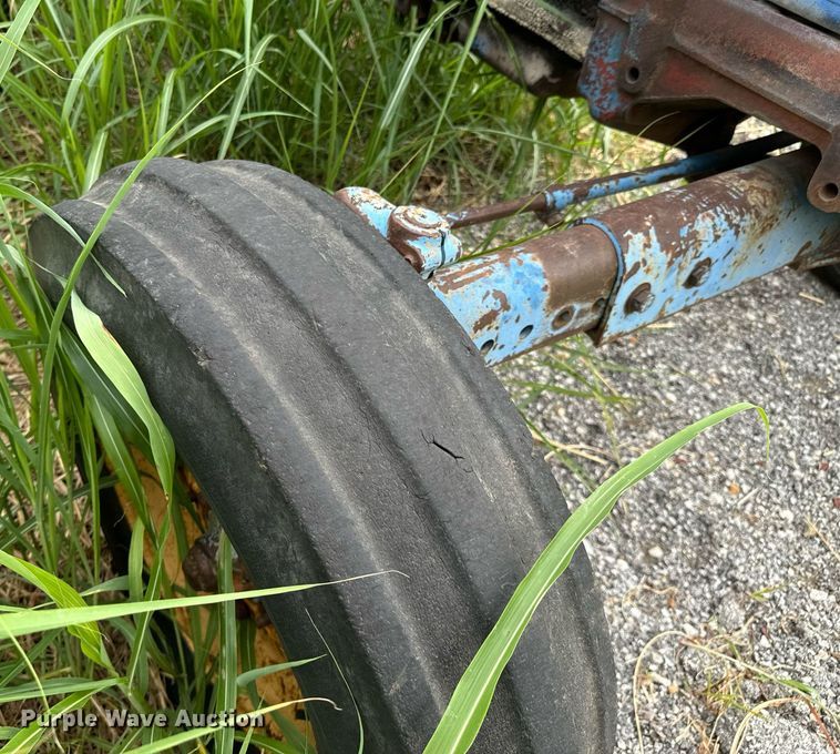 image for item DX1223 Ford 4000 tractor