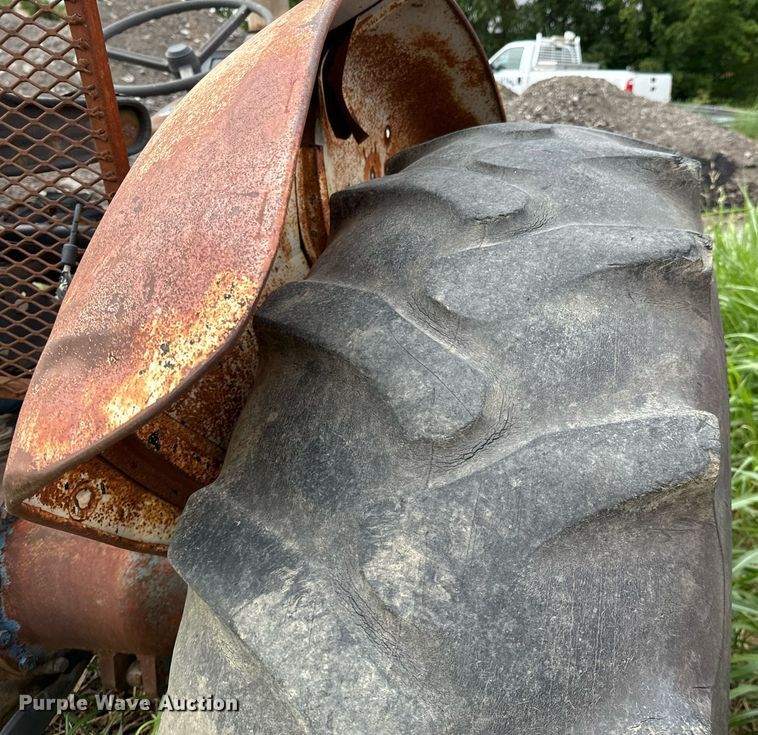 image for item DX1223 Ford 4000 tractor