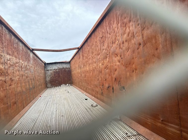 image for item DX1224 2005 STECO SW045100 walking floor trailer