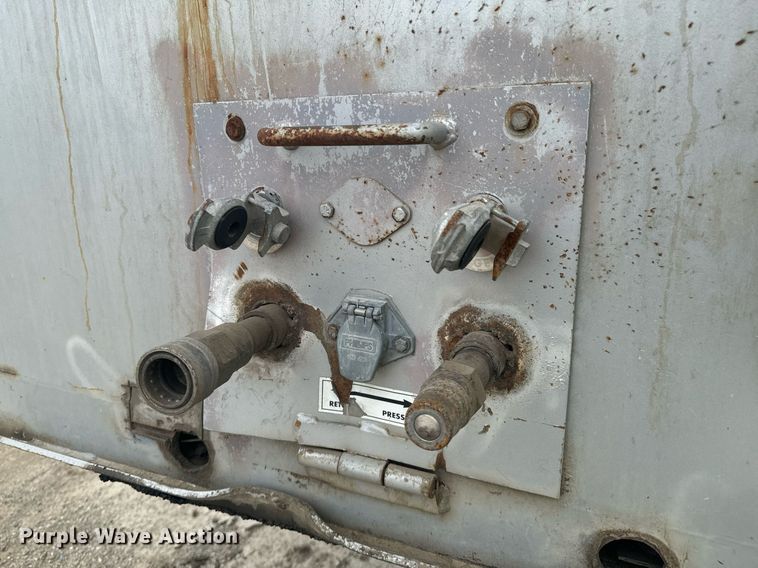 image for item DX1224 2005 STECO SW045100 walking floor trailer