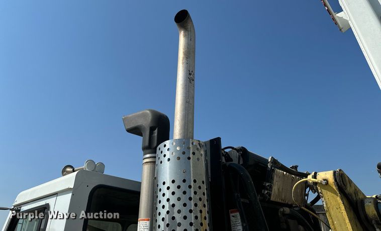 image for item DX1229 2007 Crane Carrier Low Entry refuse truck