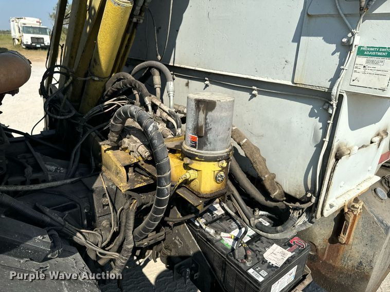 image for item DX1229 2007 Crane Carrier Low Entry refuse truck