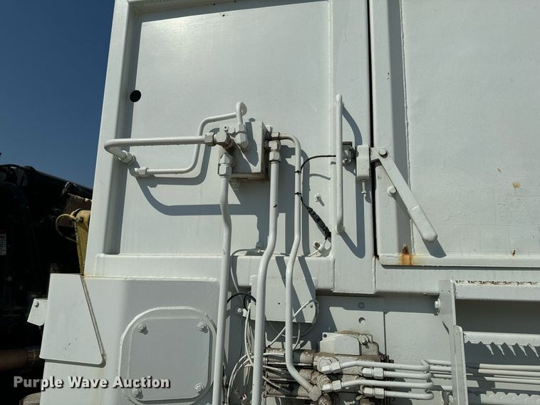 image for item DX1229 2007 Crane Carrier Low Entry refuse truck
