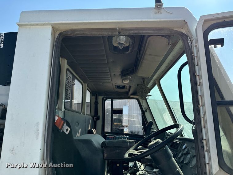 image for item DX1229 2007 Crane Carrier Low Entry refuse truck