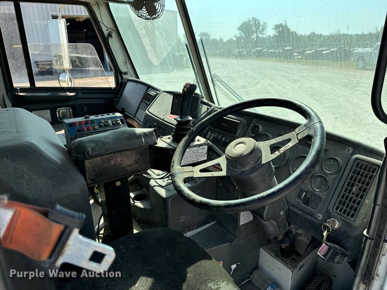 image for item DX1229 2007 Crane Carrier Low Entry refuse truck