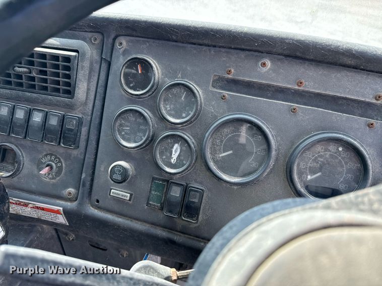 image for item DX1229 2007 Crane Carrier Low Entry refuse truck