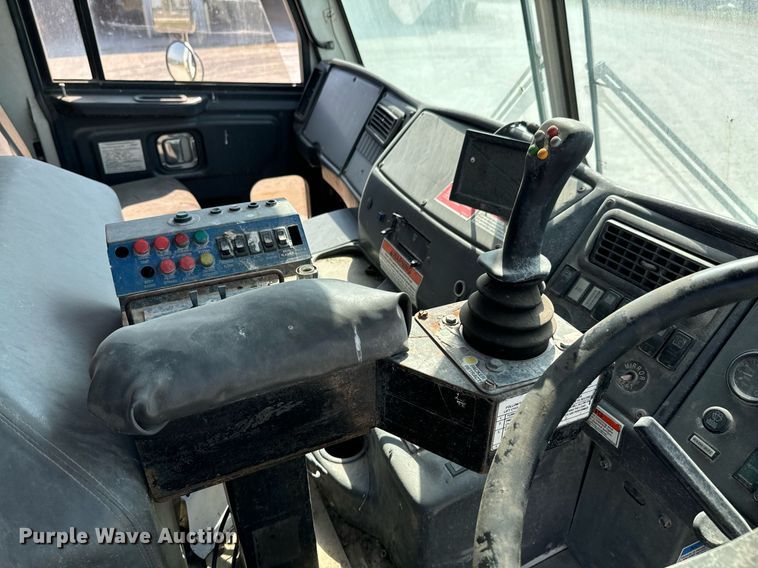 image for item DX1229 2007 Crane Carrier Low Entry refuse truck