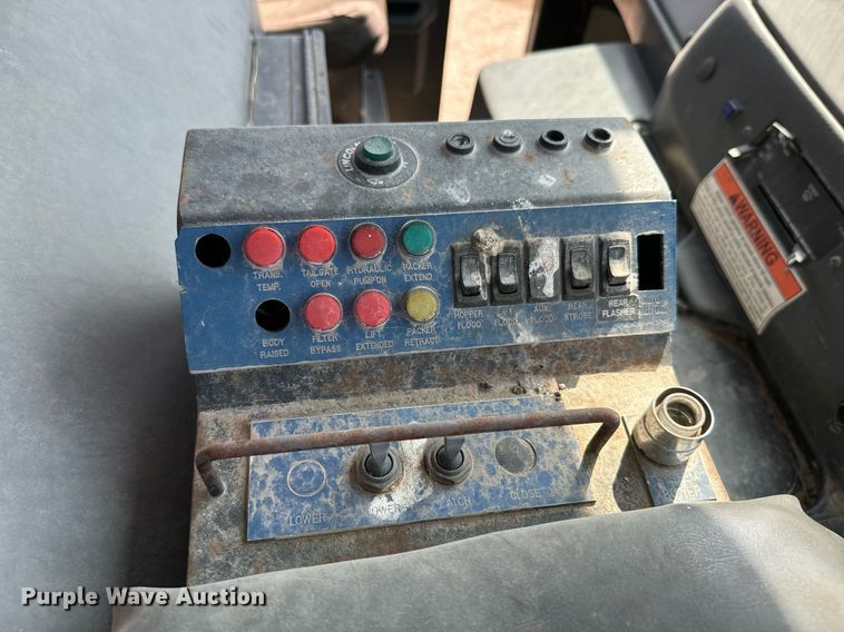 image for item DX1229 2007 Crane Carrier Low Entry refuse truck