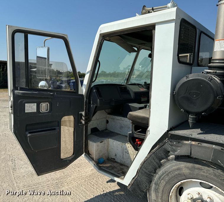 image for item DX1229 2007 Crane Carrier Low Entry refuse truck