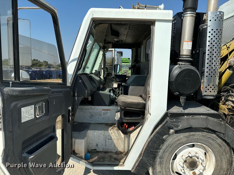 image for item DX1229 2007 Crane Carrier Low Entry refuse truck