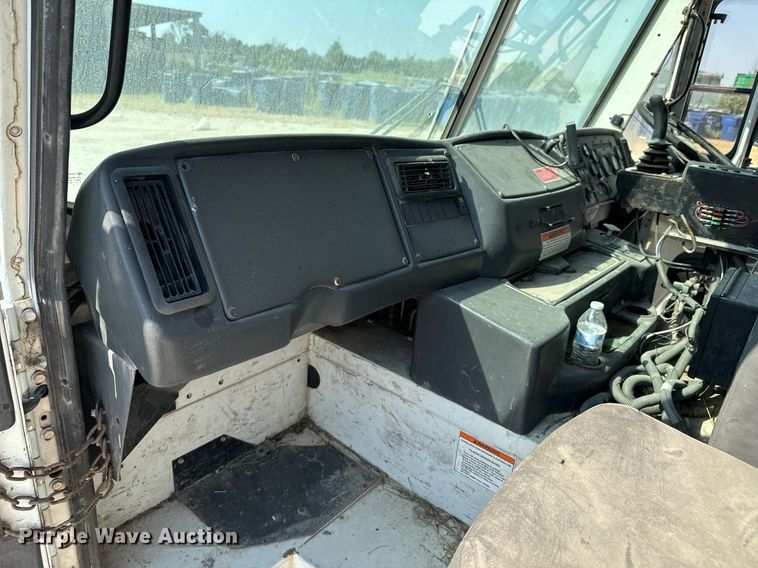 image for item DX1229 2007 Crane Carrier Low Entry refuse truck