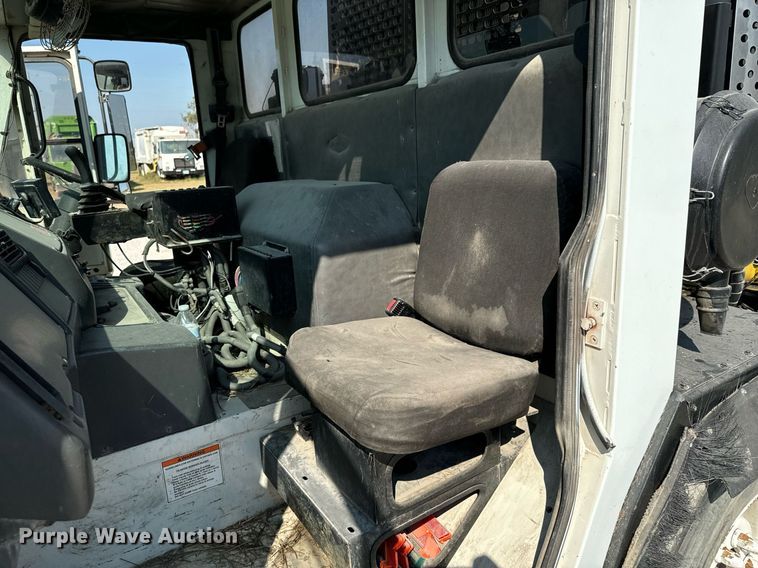 image for item DX1229 2007 Crane Carrier Low Entry refuse truck